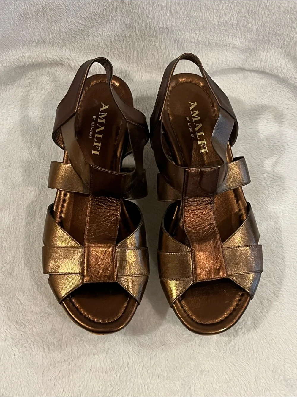 Amalfi by Rangoni Bronze Metallic Strappy Cork Platform Wedge Sandals. Size 9